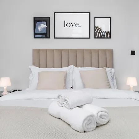 Waves Holiday Homes - 15 Northside, Tower 1, Two Bedroom دبي المظهر الخارجي الصورة